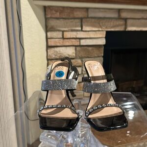 Black lace pumps, rhinestone